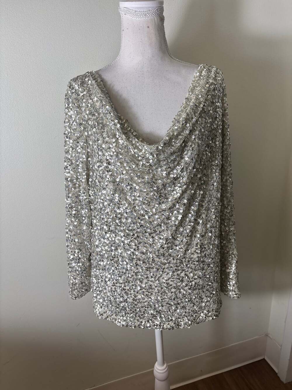 St. John Silver Sequin Long Sleeve Special Occasion Top Sz 12